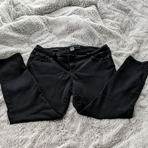 Curvy black skinny jean